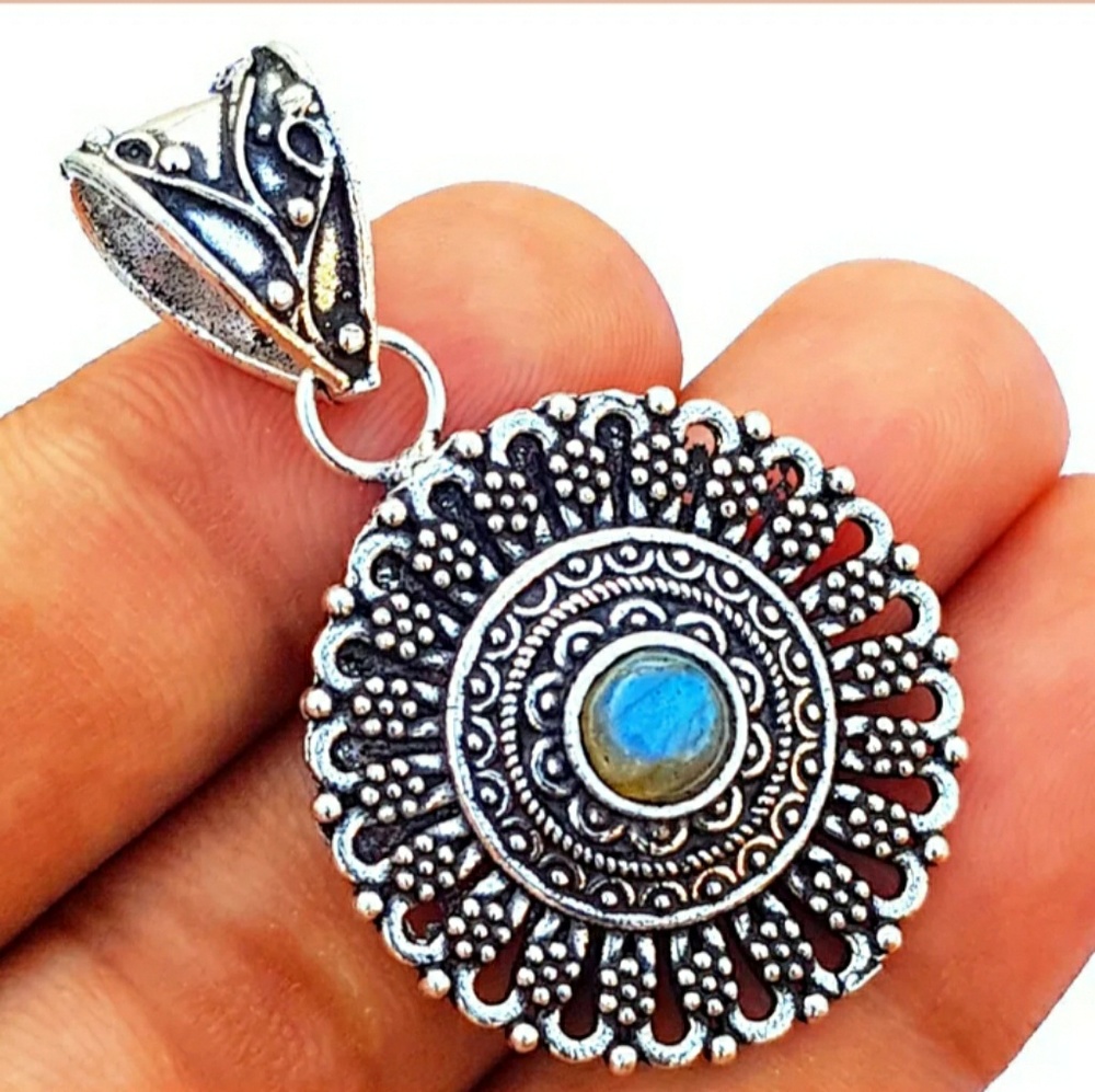 *$15 Sale* New Labradorite Silver Pendant.